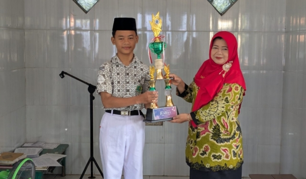Raih Juara 1, Zidni Wakili MTs Negeri 1 Brebes di Khitobah Competition MAN IC Pekalongan